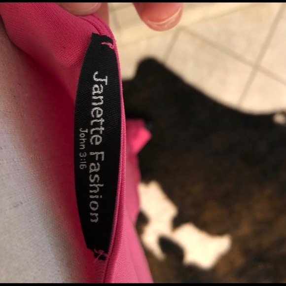 Medium dress - Picture 3 of 3